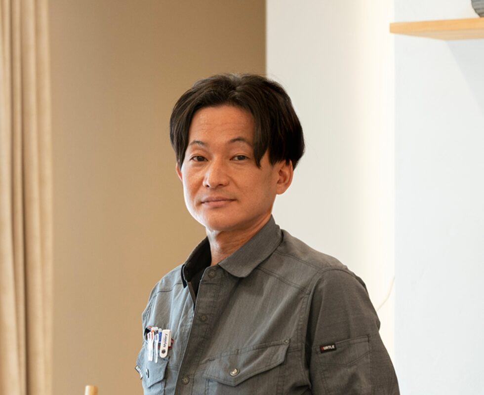 <span>芦澤　進</span>SUSUMU ASHIZAWA